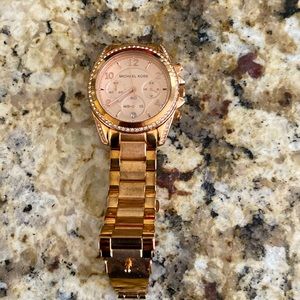 Michael kors rose gold watch